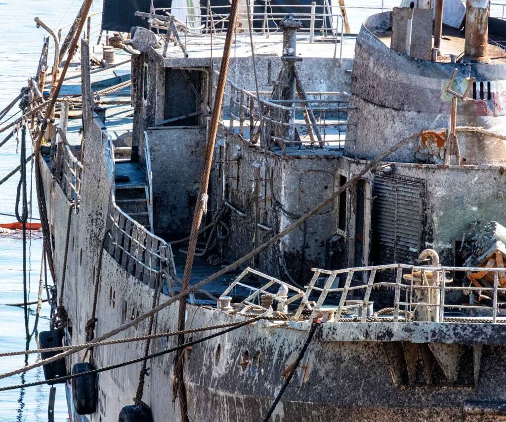 O navio içado: recuperar ou sucata?